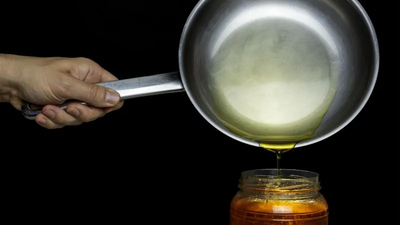 Atık Yağ Alarmı! 1 Litre Yağ, 1 Milyon Litre Suyu Zehirliyor!