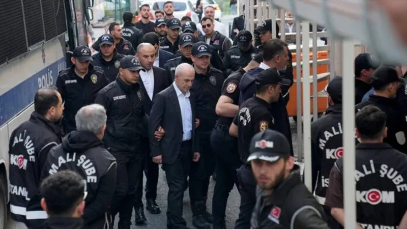 Ahmet Hakan'dan Gözaltı Eleştirisi: Selvi Benden Önce Davrandı!
