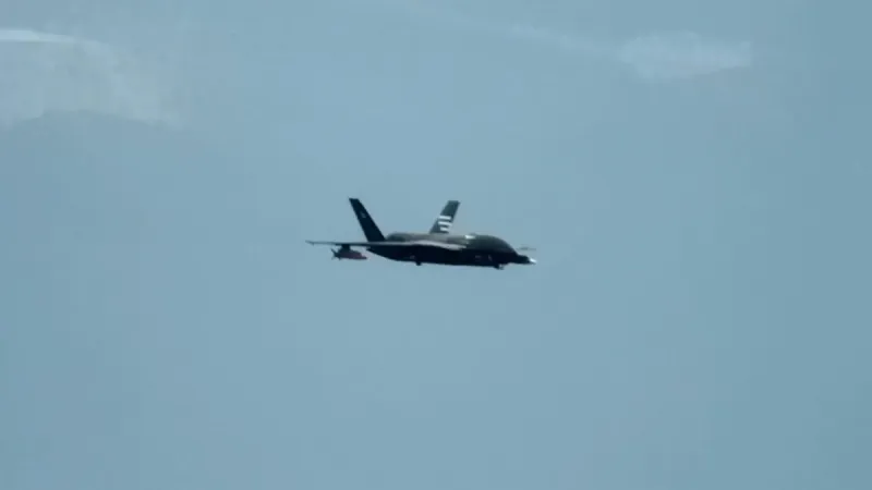 KIZILELMA'dan F-16'ya Şok Atış! Gökyüzünde Neler Oluyor?