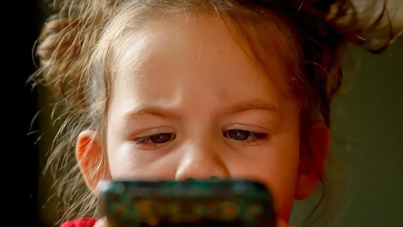 Çocuklarda Miyop Tehlikesi! 3 Yaşına Kadar Yasak Şart mı?