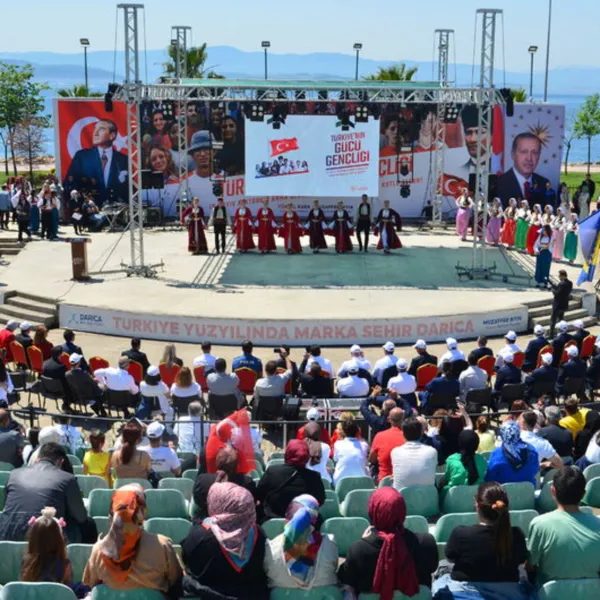 Darıca'da "Uluslararası Halk Oyunları Gençlik Festivali"