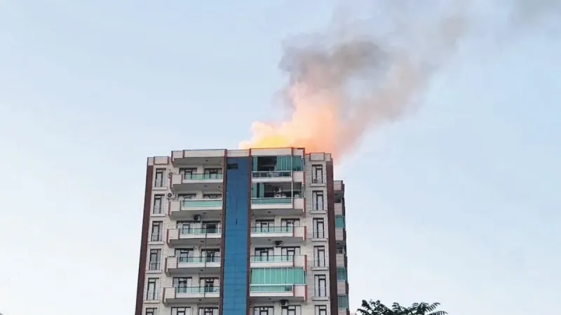 Diyarbakır'da bir apartmanda yangın çıktı! Yangında can pazarı yaşanırken anne ve 3 çocuğu hayatını kaybetti