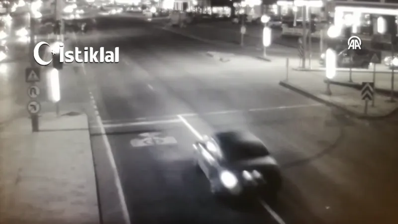 Düzce'de Kırmızı Işık Faciası! Yayalara Çarptı, Ortalık Karıştı