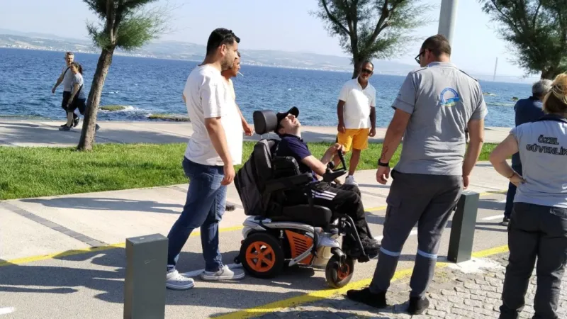 Başıboş Köpek Dehşeti! Engelli Vatandaş Direğe Çarptı