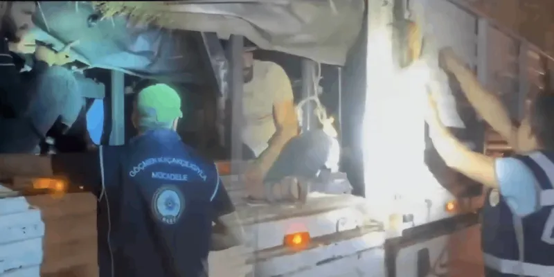 TIR'da Şok Kaçak Göçmen Baskını! Sürücü Tutuklandı!