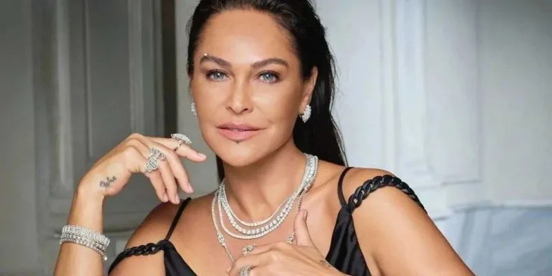 Hülya Avşar'dan Şok Değişim! Yeni İmajı Sosyal Medyayı Salladı