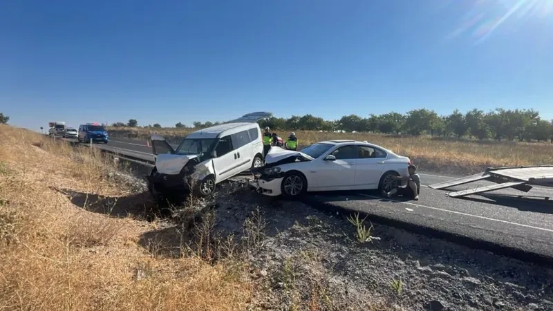 Kapadokya Yolunda Feci Kaza: 14 Yaralı! Turistler Şokta!