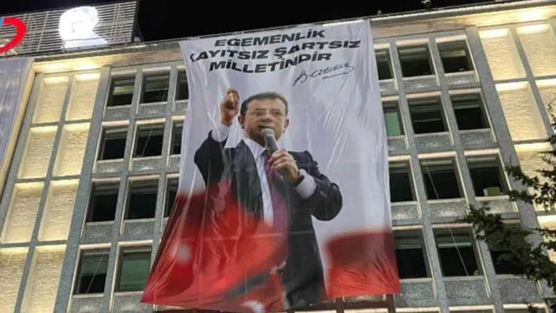 İmamoğlu'nun toplu ulaşımda fotoğraf ve görüntüleri yasaklandı