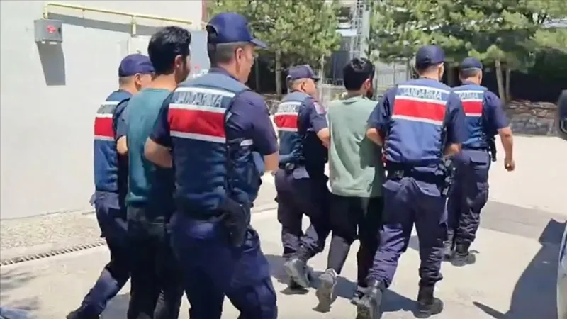 Son Dakika: IŞİD Operasyonu! 26 Kişi Gözaltında!