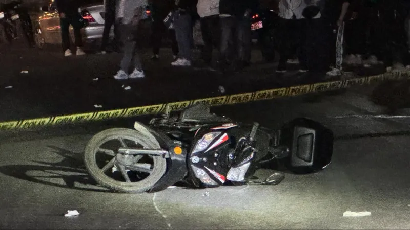 Kocaeli'de tırla çarpışan motosiklet sürücüsü öldü
