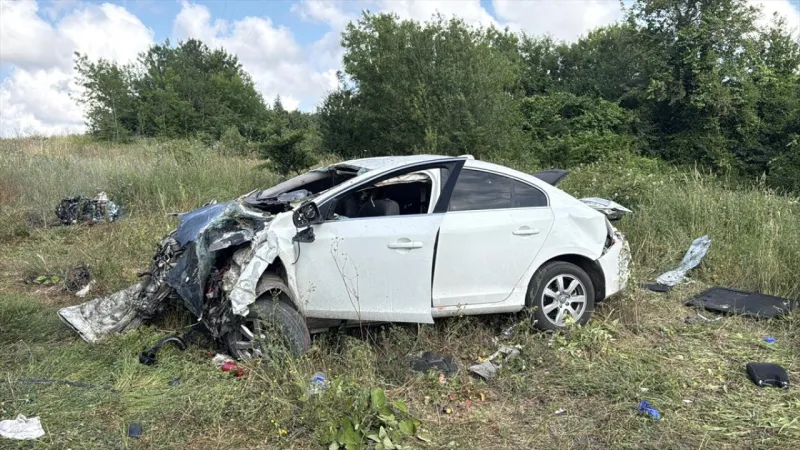 Kuzey Marmara Otoyolu'nda araç şarampole devrildi: 8 yaralı