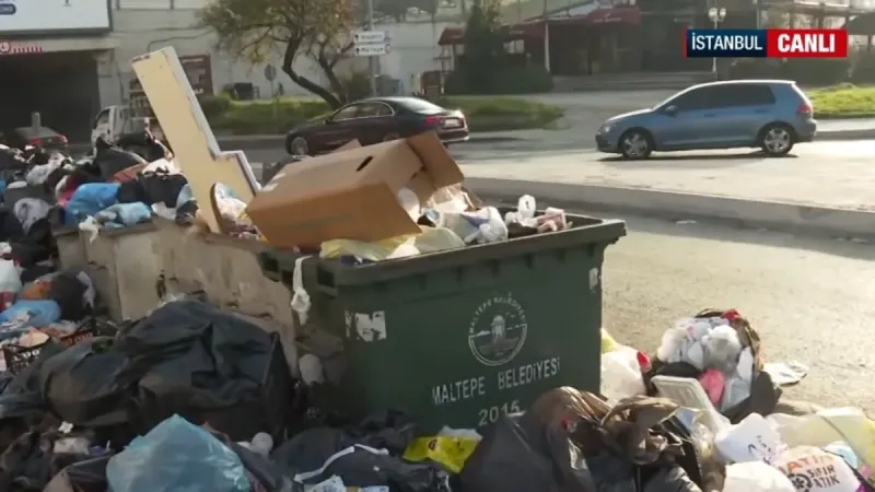 Maltepe’de işçileri iş bıraktı: İlçede çöp yığınları oluştu