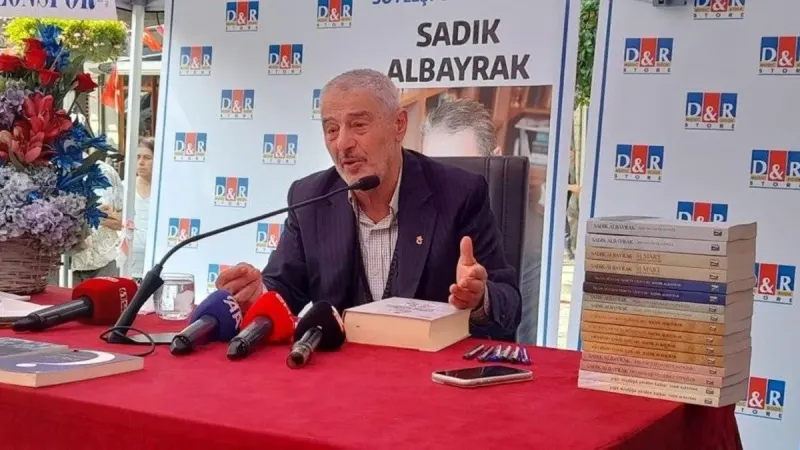 Mütefekkir Sadık Albayrak'tan D&R Rize Şimal'de imza günü