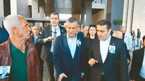 Özgür Özel'e Yumruklu Saldırı: Planlı Bir Tuzak Mıydı?