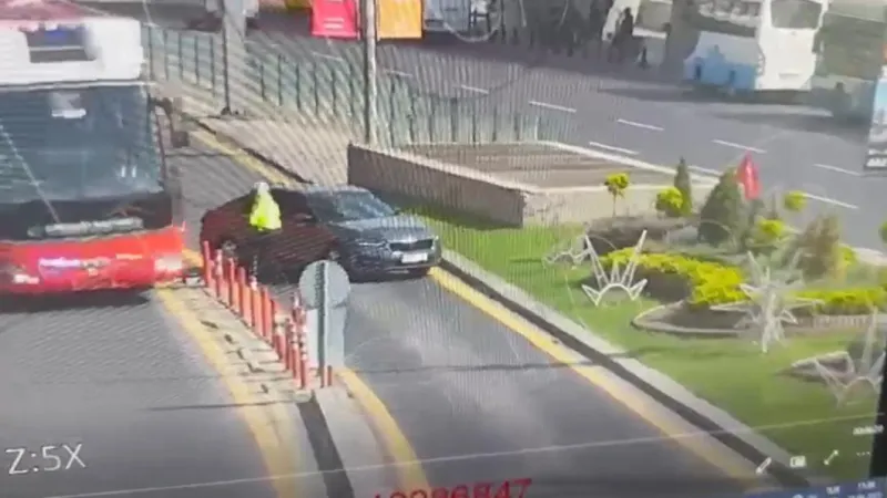 CHP Otobüsüyle Polise Saldırı! Şoföre Ne Oldu?