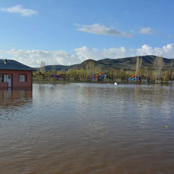 Erzincan'da Felaket! Tarım Arazileri Sular Altında!