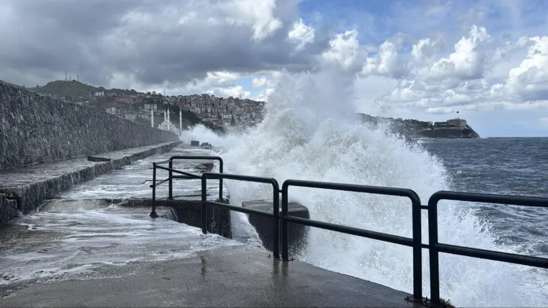 13 İl Alarmda! Meteoroloji'den Fırtına Uyarısı: Dışarı Çıkmayın!