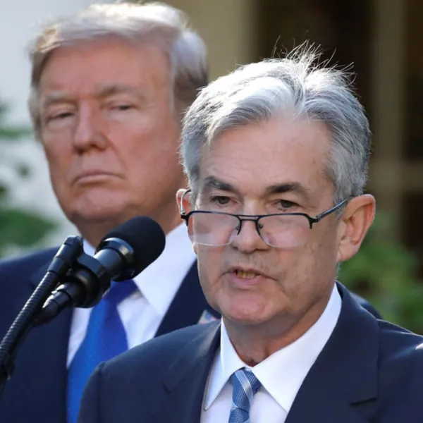 Trump'tan Powell'a Şok Sözler: "Hiçbir Fikri Olmayan Bir Aptal!"