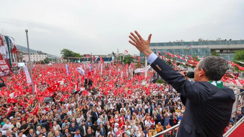Özel'den Erdoğan'a Güvercinli Cevap: Barış Güvercini Olurum!