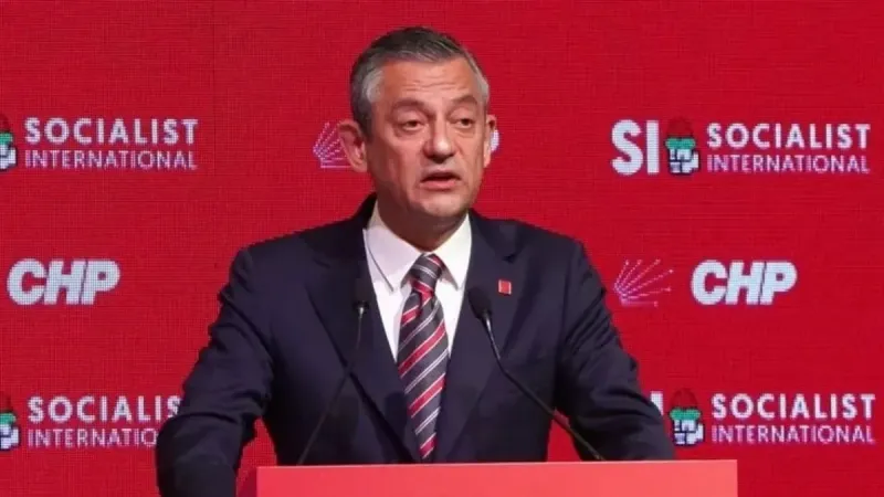 Özgür Özel yine Türkiye’yi şikayet etti! CHP’nin yolsuzluklarını örtme çırpınışı