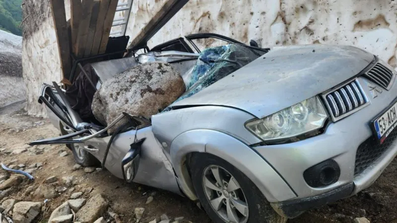 Rize'de Kamyonete Kaya Düştü! Faciada Ölü ve Yaralılar