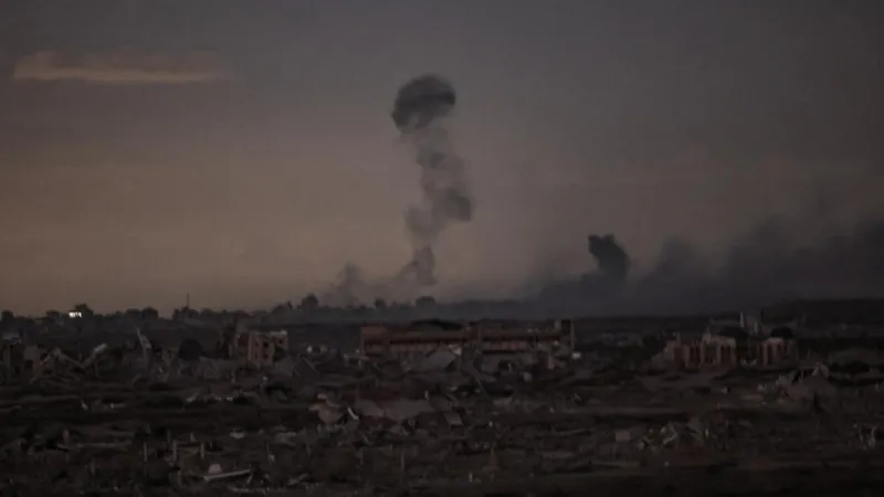 Soykırımcı İsrail ateşkese rağmen, Gazzeye gece boyunca yoğun saldırılar düzenledi