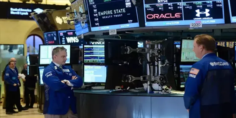 Trump'tan Vergi Şoku! Borsa Çakıldı, Apple Hisseleri Alarmda!