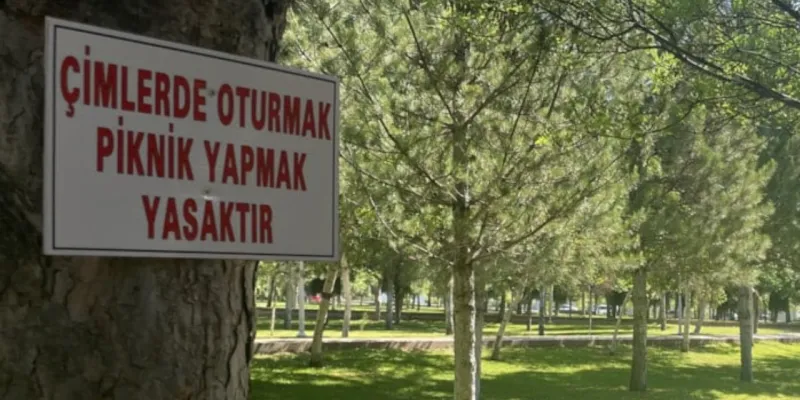 Fırat Üniversitesi'nde Şok Karar! Öğrencilerin Oturması Yasak mı?