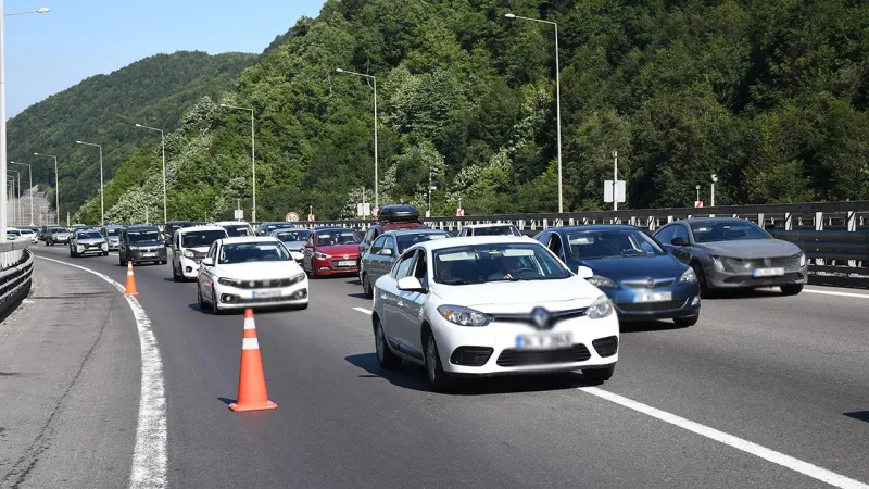 Bayram Trafiği Alarm Veriyor: Yollarda Yoğunluk Artıyor!