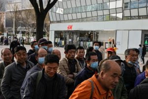 Dev şirketlerle Çin’in Uygur Türkleri kavgası büyüyor! Mağazalar tek tek kapanmaya başladı