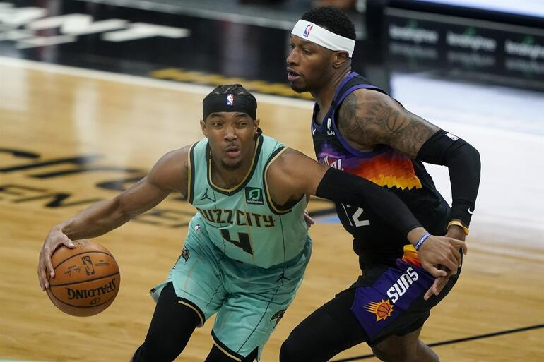NBAde Gecenin Sonuçları: Suns, Hornetsı uzatmada yendi Bookerdan 35 sayı...